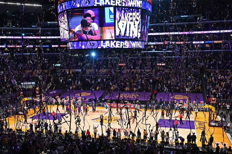 Giải nhà nghề Mỹ NBA quy định thời gian mỗi hiệp đấu kéo dài lên tới 12 phút.