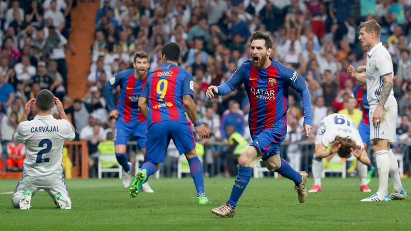 Màn ăn mừng phơi áo kinh điển của Lionel Messi ngay tại thánh địa Santiago Bernabéu.