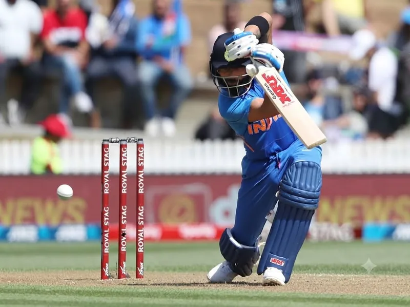 Virat Kohli thực hiện cú đánh cover drive đặc trưng trong cricket