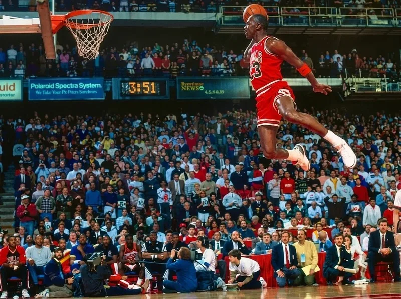 Michael Jordan, Vince Carter, LeBron James và nhiều ngôi sao khác đã góp phần biến dunk thành biểu tượng đặc trưng của bóng rổ hiện đại.